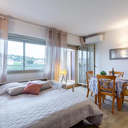 Les Platanes-3 By Interhome Appartement